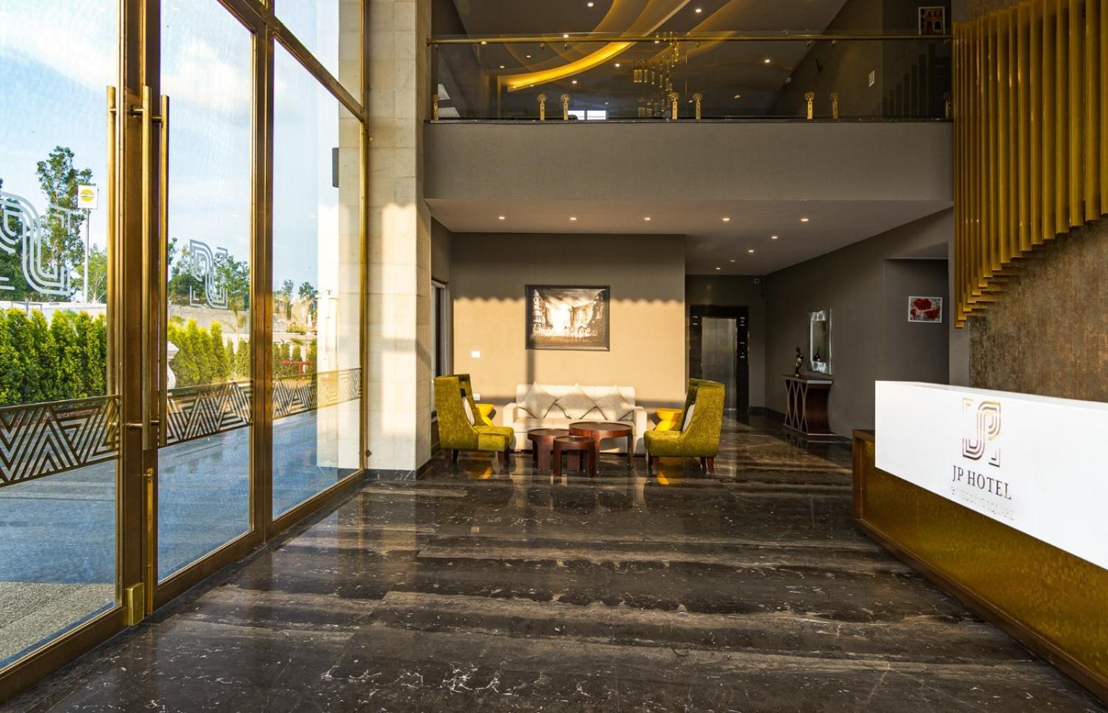 J P Hotel And Wedding Square Pilibhit Exterior foto