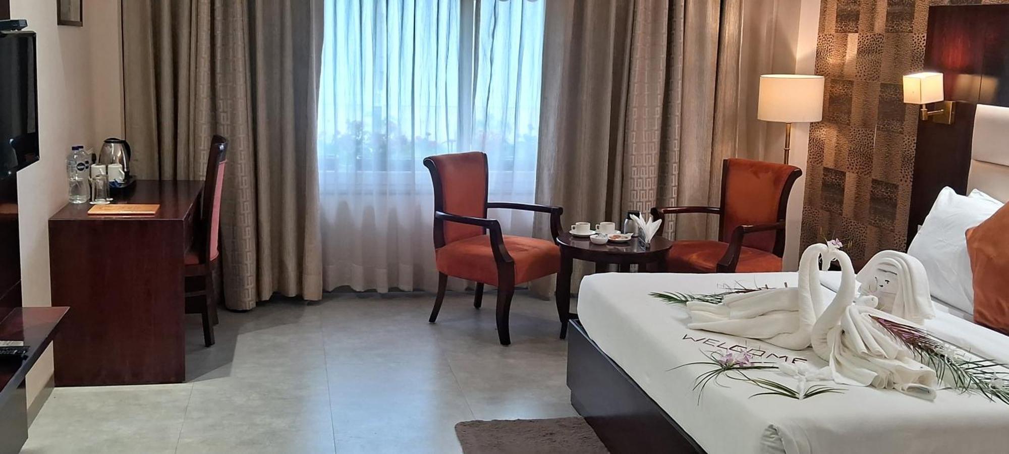 J P Hotel And Wedding Square Pilibhit Exterior foto